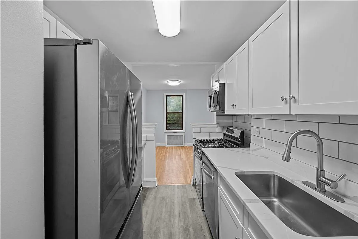 3235 Cambridge Ave APT 5J photo 1