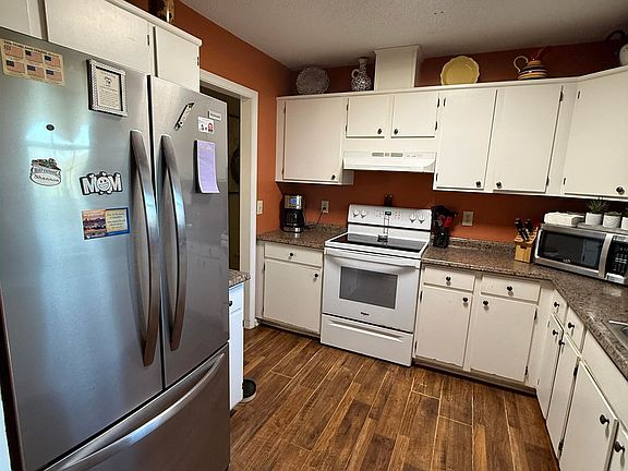 4th image of 1067 Ridge Dr