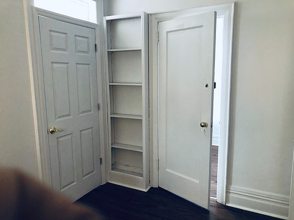 4th image of 2513 Radcliff Ave
