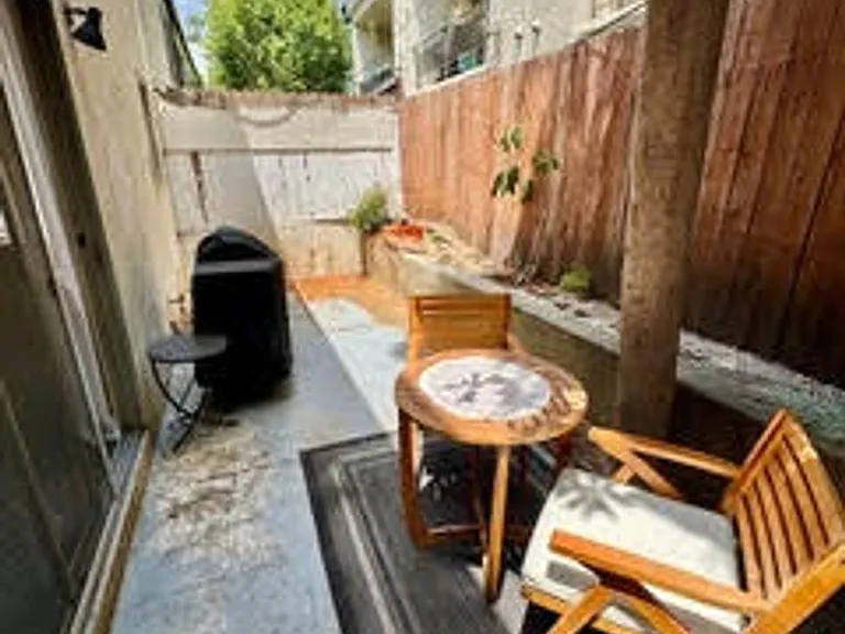 8207 De Longpre Ave #6 — Photo 9