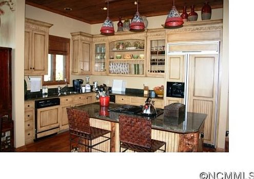 3rd image of 820 Overlook Dr