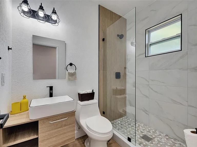 1021 E 25th Ave — Photo 14