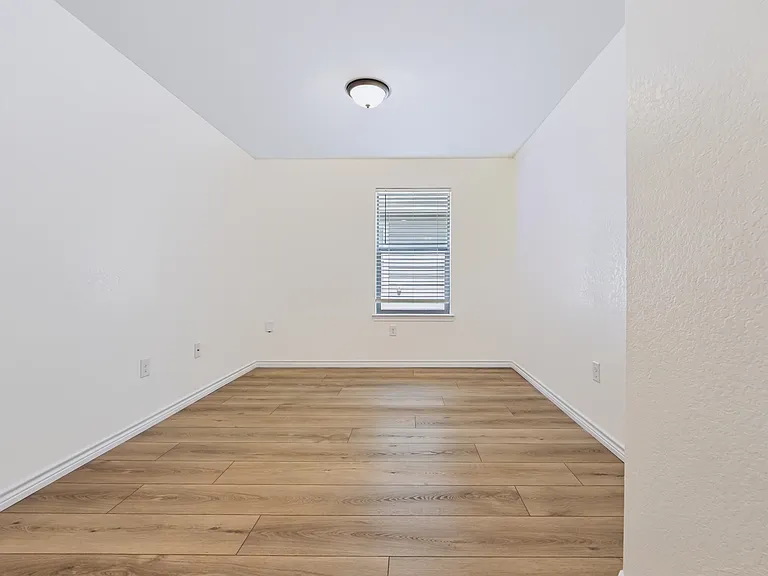 1030 Gruma — Photo 20
