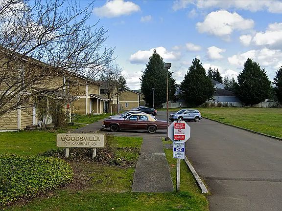 3rd image of 1015 Oakhurst Dr #8410