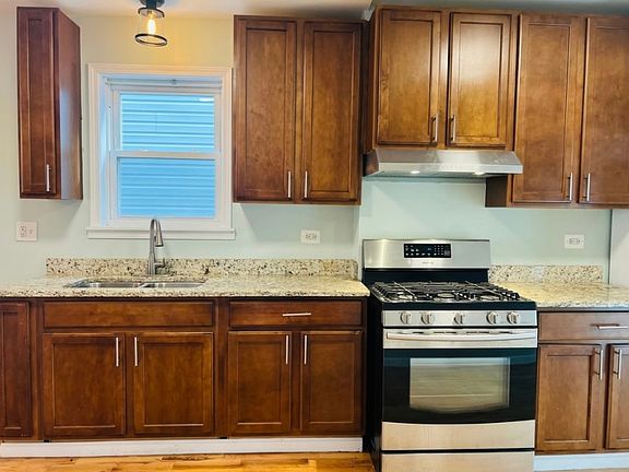 2nd image of 1115 W 18th Pl #1