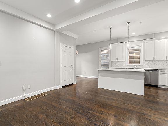 5th image of 349 Meridian St #1
