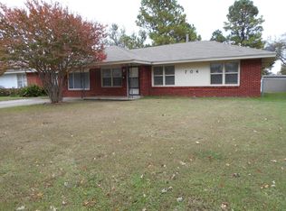 704 E Bouse Dr, Midwest City, OK 73110