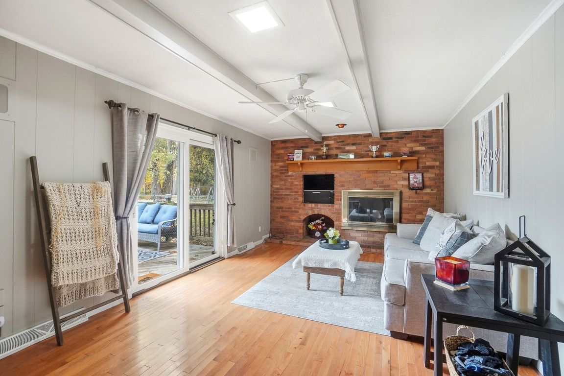 next background image