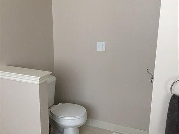 4th image of 304 Beverly Ave #60