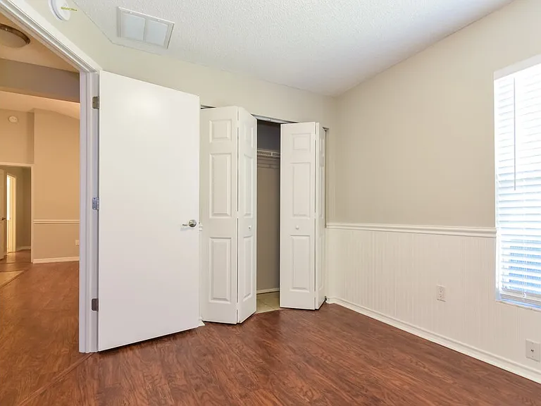431 Benson St — Photo 11