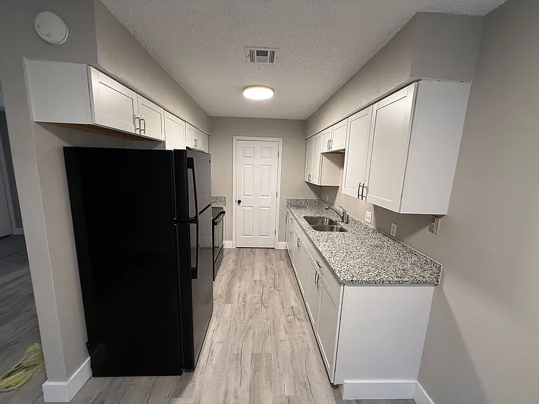 703 S 8th Ave — Photo 1