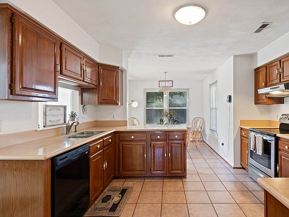2nd image of 2021 Pheasant Hill Ct