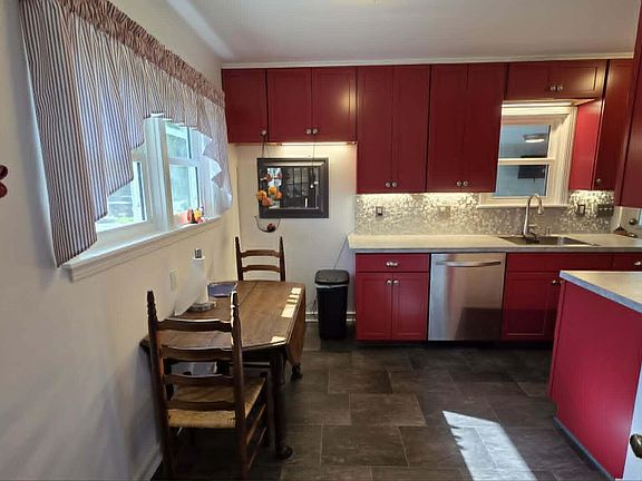 3rd image of 2093 Lakeshore Dr