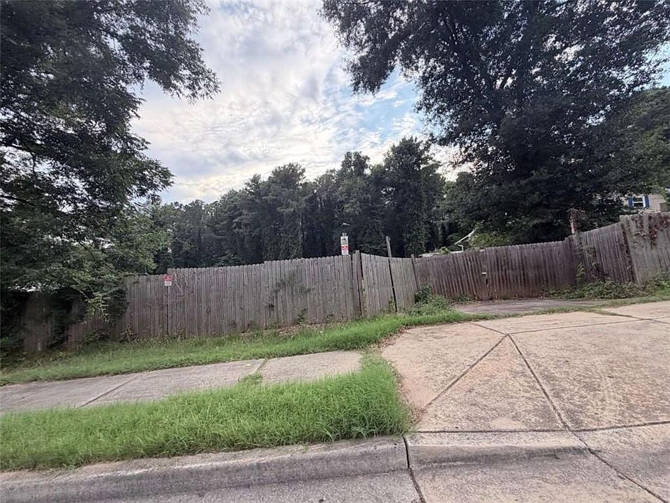 1st image of 879 S Hairston Rd #9
