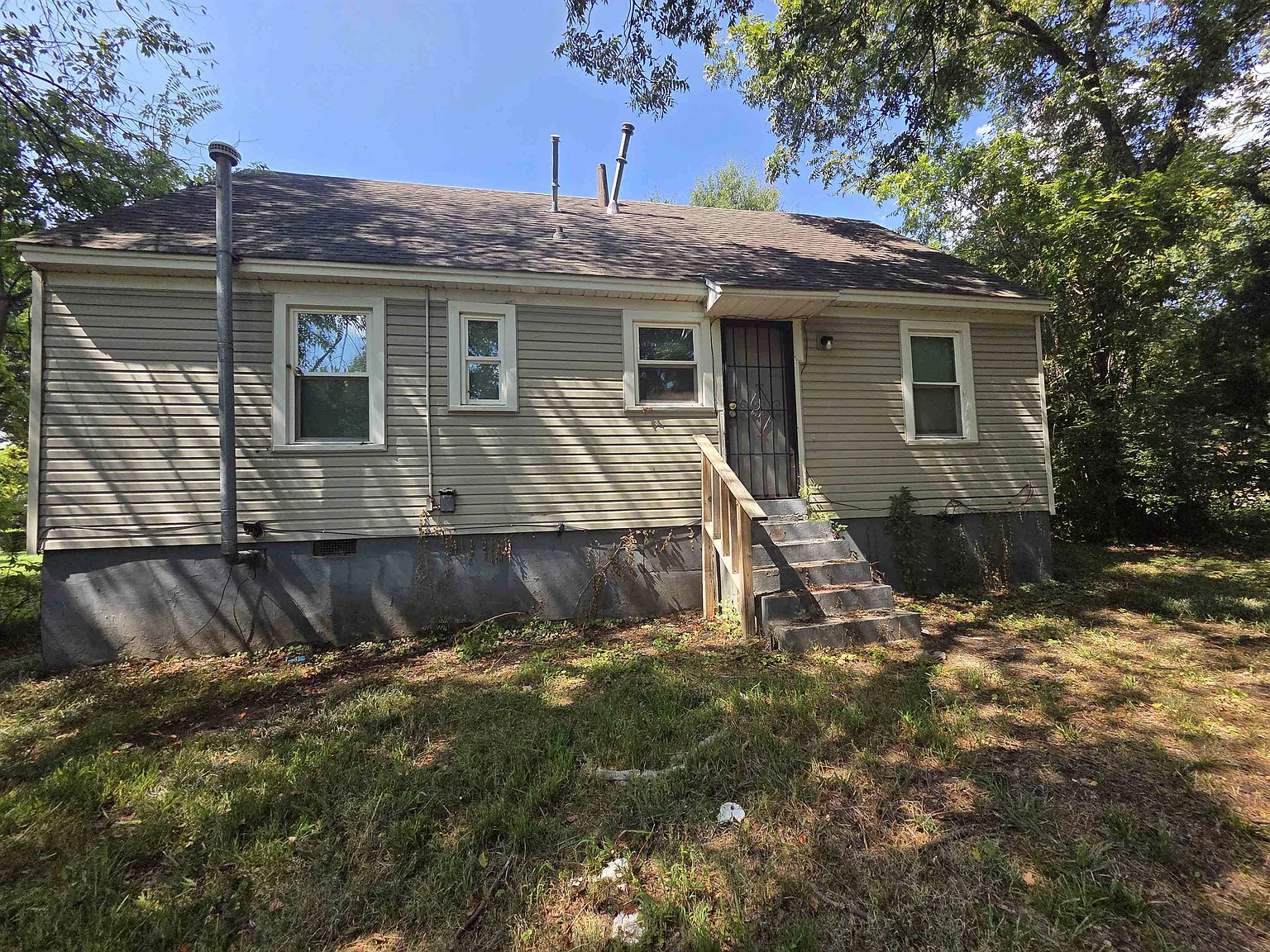 2 bed, 1.0 bath, $950 — Photo 2