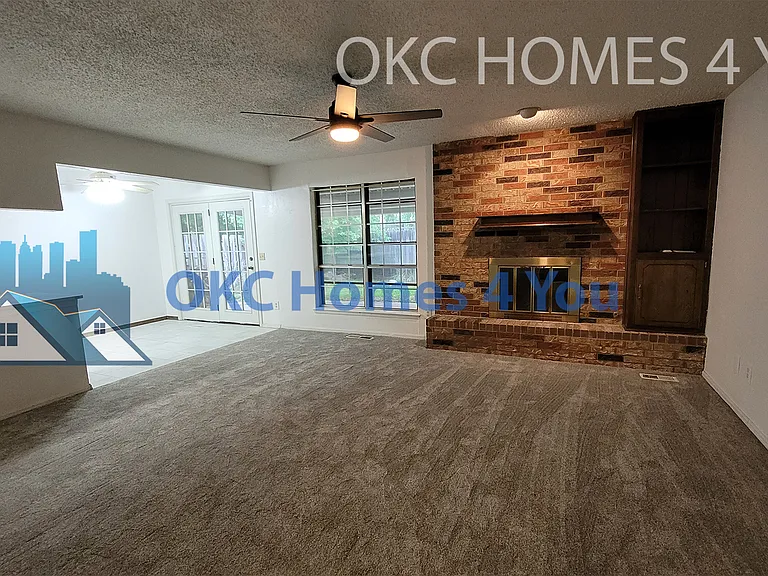 1305 Creek Dr — Photo 2