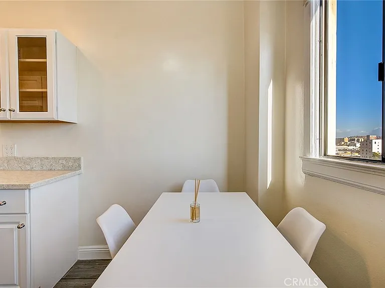 315 W 3rd St #1006 — Photo 16
