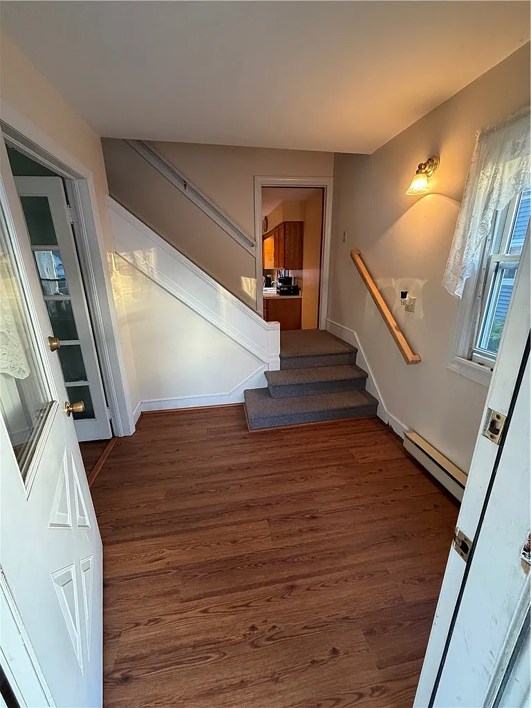 3 bed, 1.5 bath, 1754 sqft, $2,000 — Photo 4