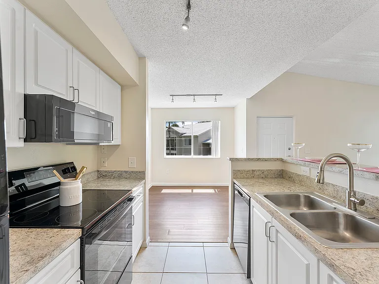 Coquina Cove Apartments — Photo 29