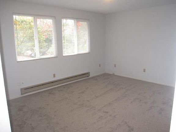 5th image of 4124 80th Ave W #B