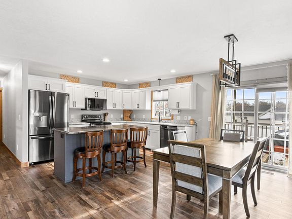 5th image of 379 E River Cir