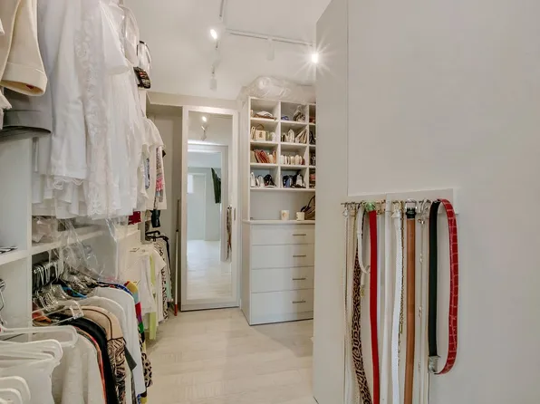 269 Grand Central Pkwy #25V, Floral Park, NY 11005