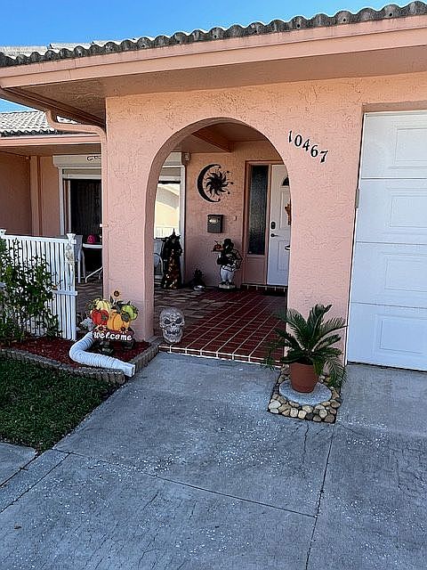 1st image of 10467 Larchmont Pl N