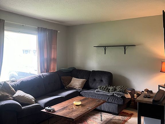 925 Arizona Living Room 1