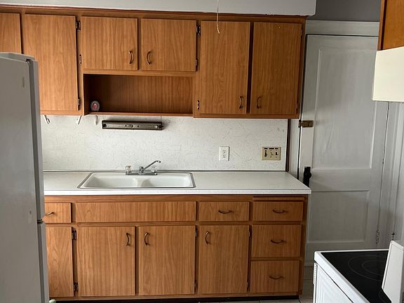 5th image of 3326 W 125th St #1