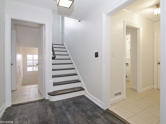 3rd image of 444 Elm Pl