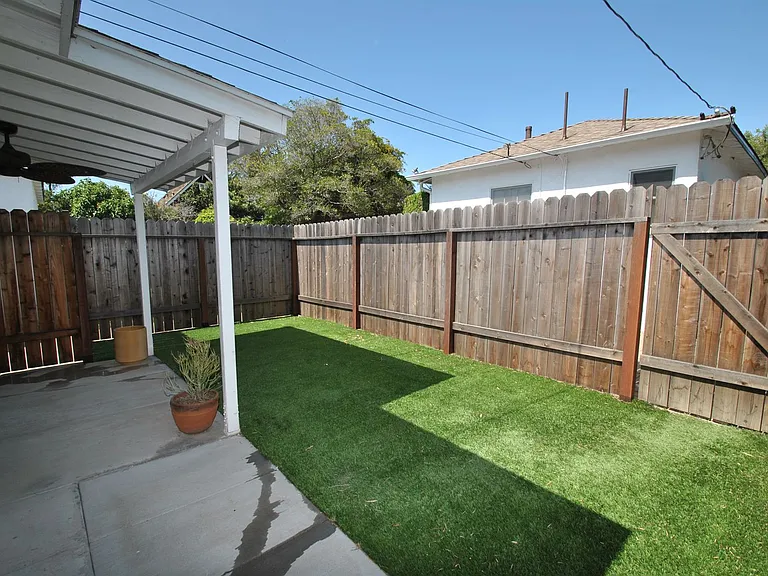 3820 Cedar Ave — Photo 7
