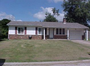 7716 Redbird Ln, Godfrey, IL 62035