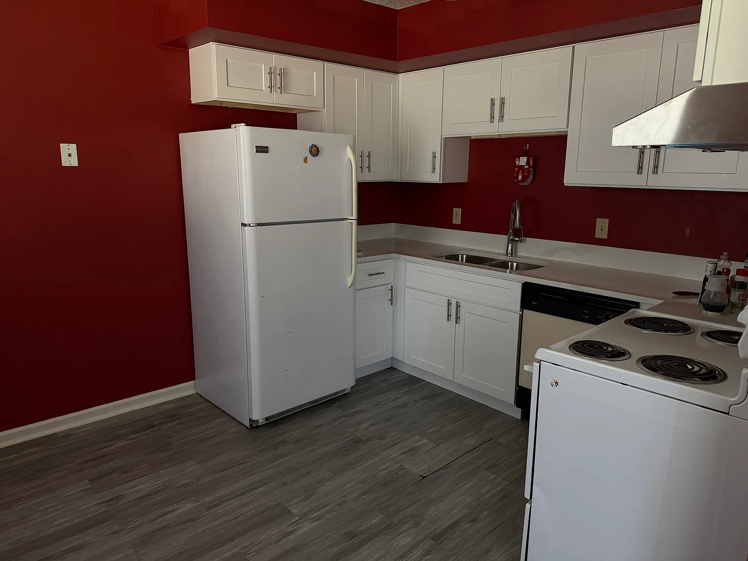 430 Lark Ct — Photo 2