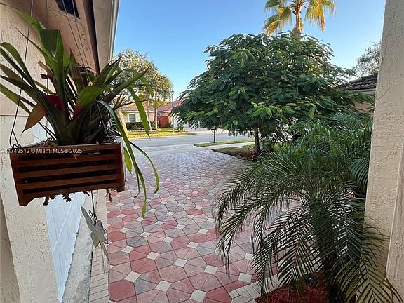 2nd image of 14026 S Cypress Cove Cir