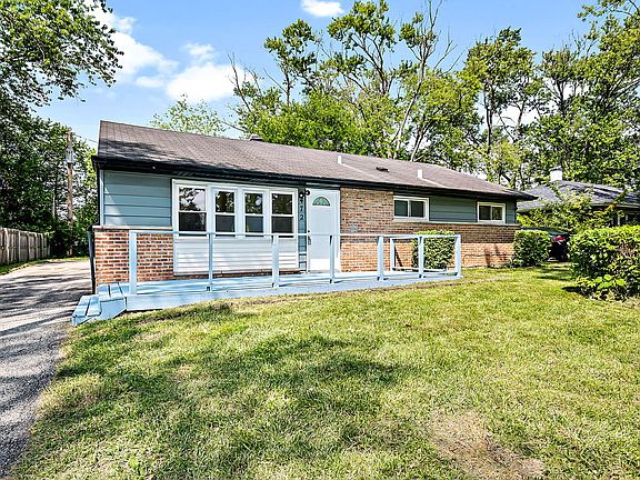 3rd image of 472 Indianwood Blvd