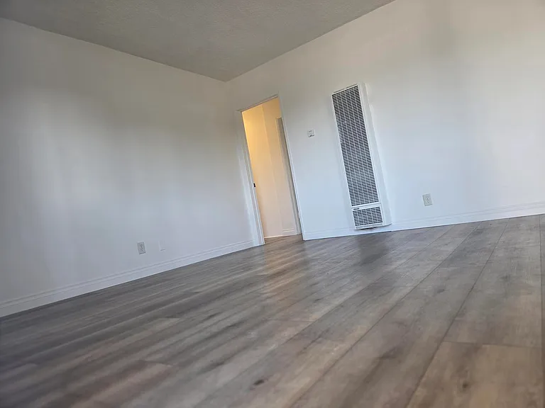 2346 W 18th St #13 — Photo 10