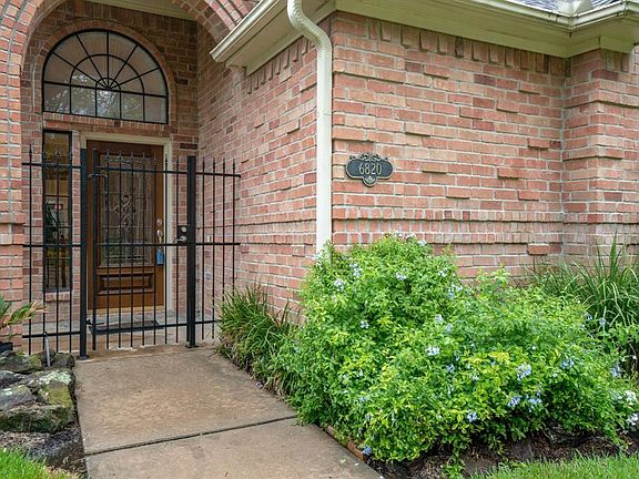 4th image of 6820 Queensclub Dr
