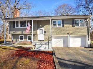 32 Stone Dr, Windsor Locks, CT 06096