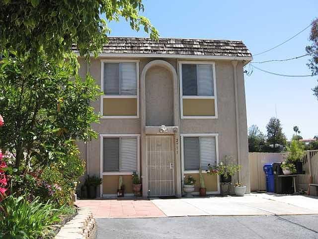 1st image of 2711 Menlo Ave