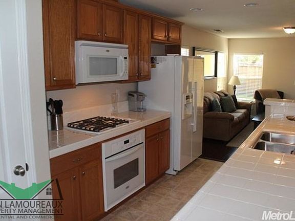 2nd image of 1635 Nicolson Cir
