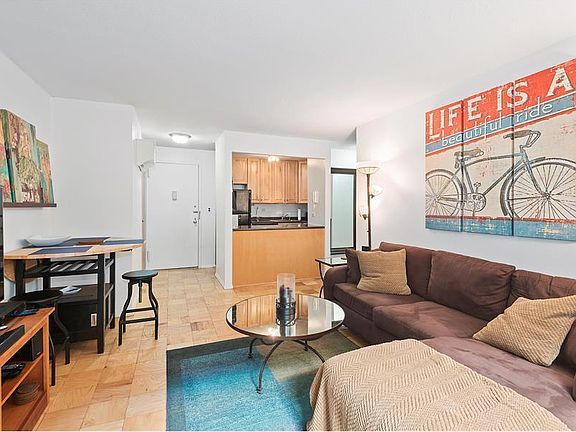 2nd image of 130 W 67th St APT 6D