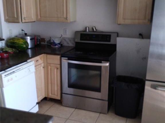 5th image of 212 Chiquita Blvd N