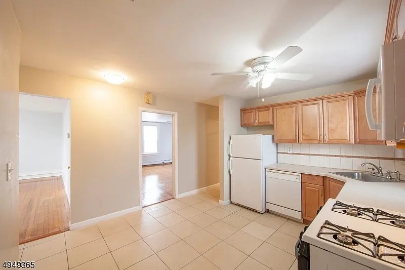 1 bed, 1.0 bath, $1,800 — Photo 4