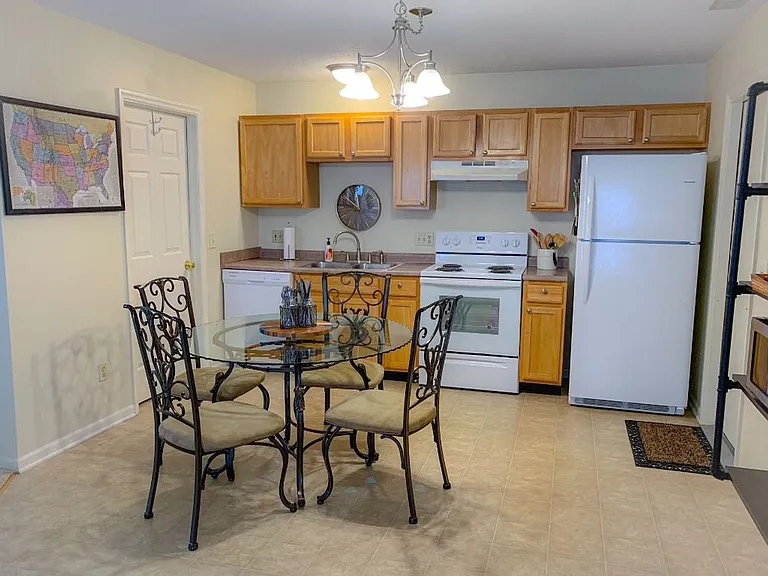 142 Overbrook Dr — Photo 5