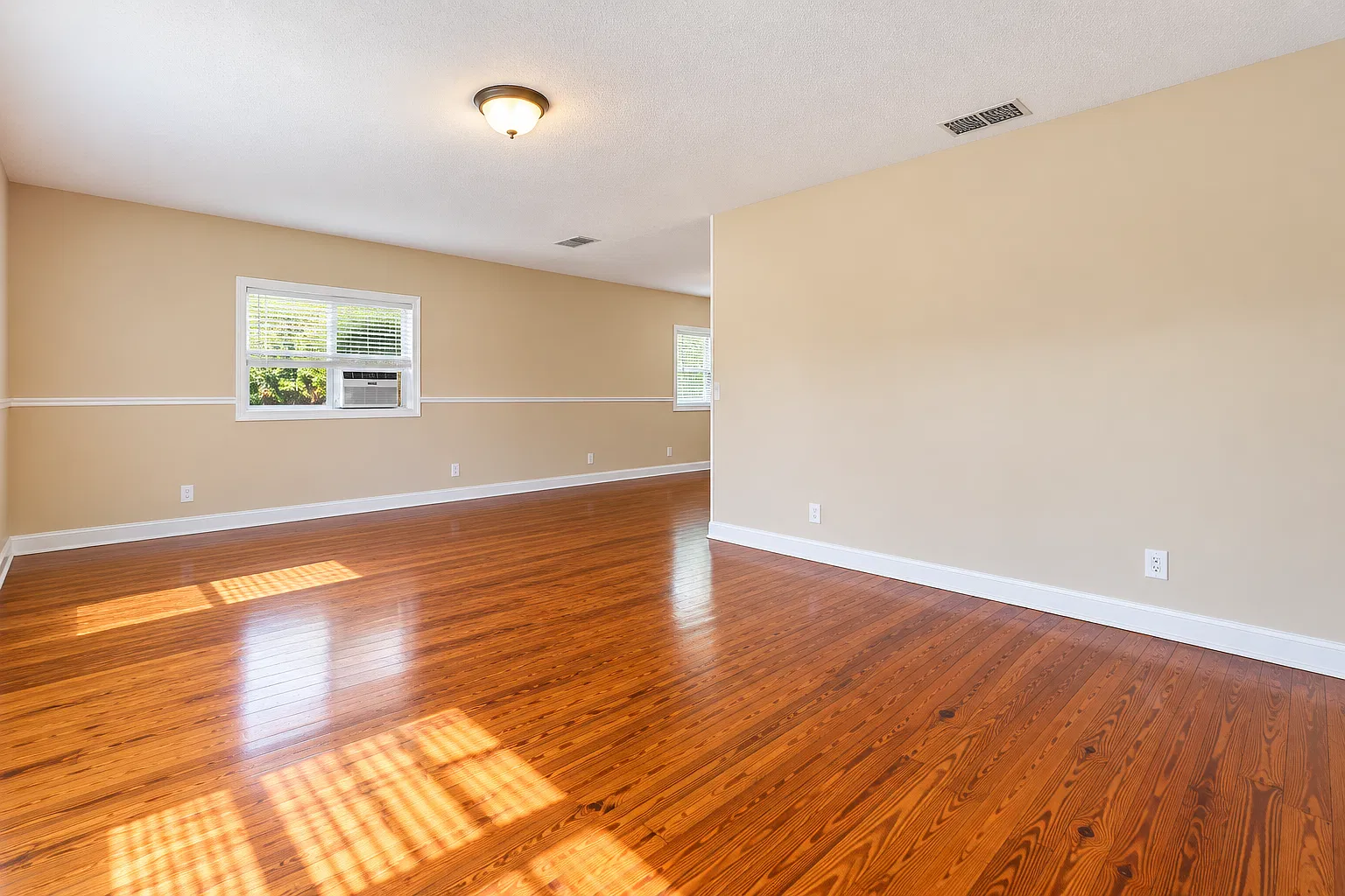 A simple, clean one-bedroom, one-bath unit Only $1,175 Move-In Special! — Photo 3