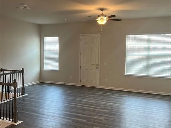 4th image of 465 Bishop Ln