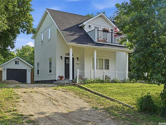 3rd image of 223 Green AVENUE
