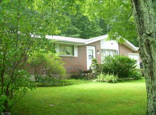 30 Hemlock Rd, Columbia, NJ 07832