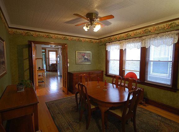3rd image of 1935 S 58th Ct