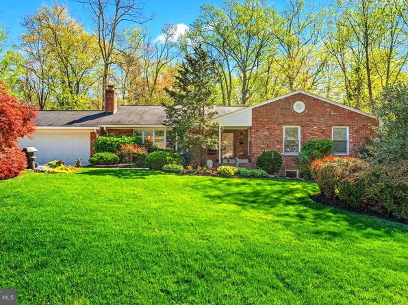 9025 Charles Augustine Dr, Alexandria, VA 22308